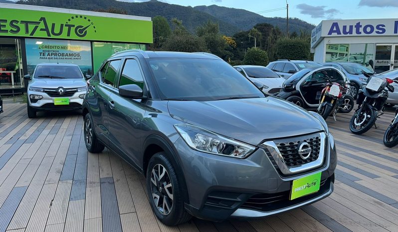 NISSAN KICKS SENSE MT 1600CC R16 lleno