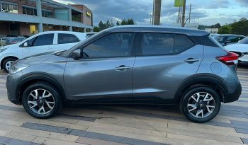 NISSAN KICKS SENSE MT 1600CC R16 lleno