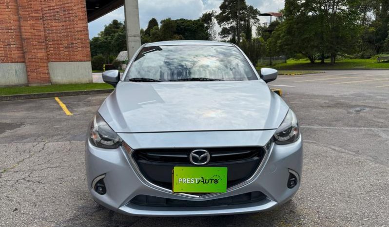 MAZDA 2 lleno