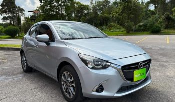MAZDA 2 lleno
