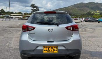MAZDA 2 lleno