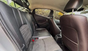 MAZDA 2 lleno