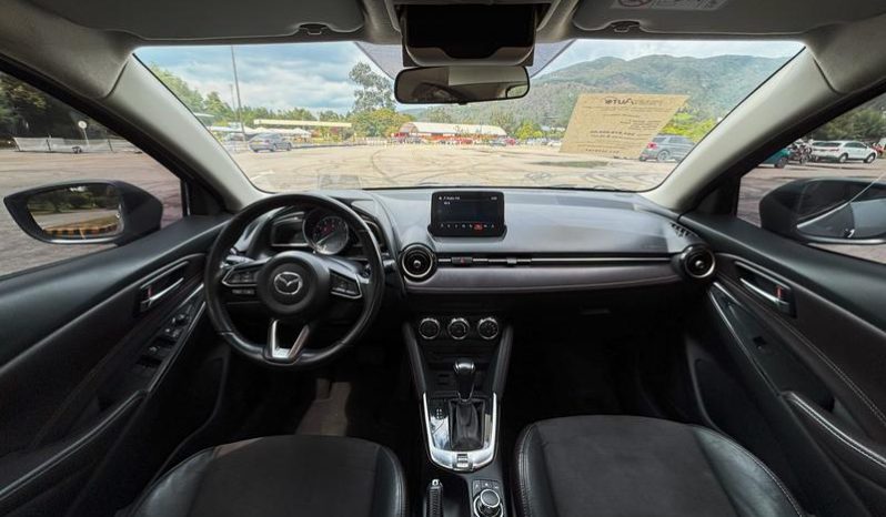 MAZDA 2 lleno