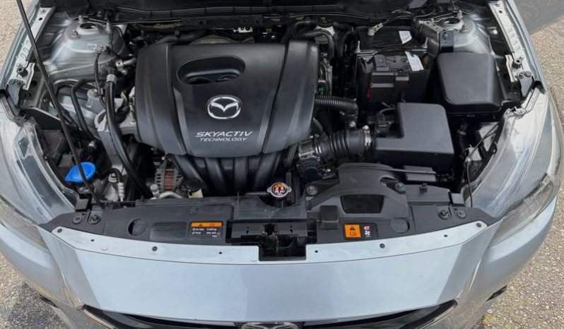 MAZDA 2 lleno