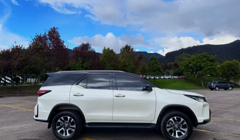 TOYOTA FORTUNER (2) (FL) 4.0L SRX TP 4000CC 7AB 4X4 TC lleno