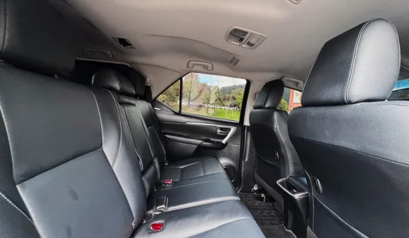 TOYOTA FORTUNER (2) (FL) 4.0L SRX TP 4000CC 7AB 4X4 TC lleno