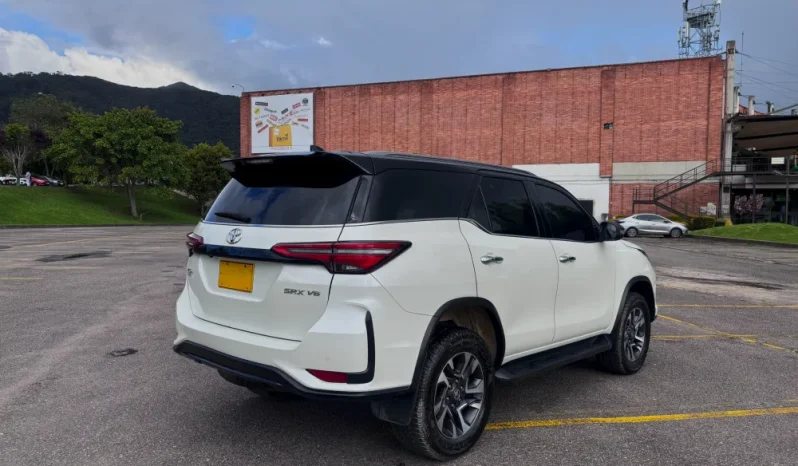 TOYOTA FORTUNER (2) (FL) 4.0L SRX TP 4000CC 7AB 4X4 TC lleno