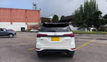 TOYOTA FORTUNER (2) (FL) 4.0L SRX TP 4000CC 7AB 4X4 TC lleno