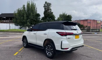 TOYOTA FORTUNER (2) (FL) 4.0L SRX TP 4000CC 7AB 4X4 TC lleno