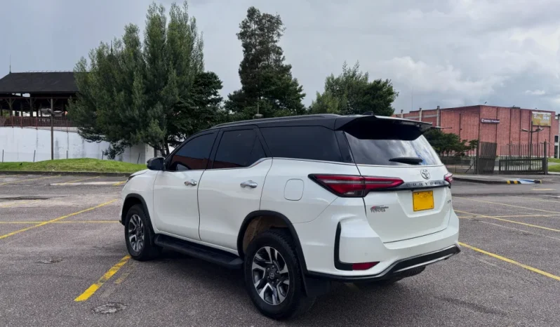 TOYOTA FORTUNER (2) (FL) 4.0L SRX TP 4000CC 7AB 4X4 TC lleno
