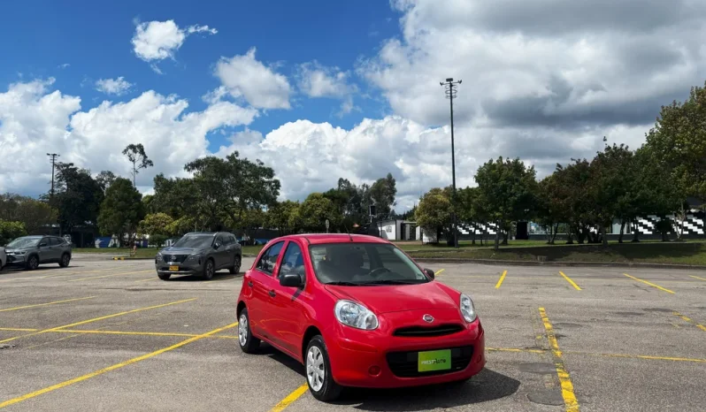 NISSAN MARCH lleno