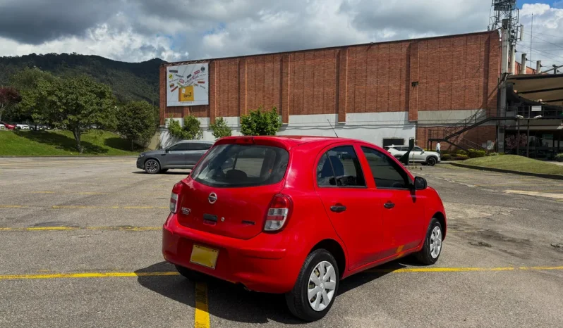 NISSAN MARCH lleno