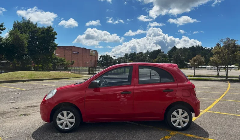 NISSAN MARCH lleno