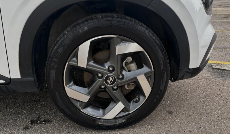 VENUE LIMITED AT 1600CC 4X2 6AB ABS R17 lleno