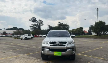 TOYOTA FORTUNER (2) 2.4L STREET TP 2400CC TD 4X2 EURO IV lleno