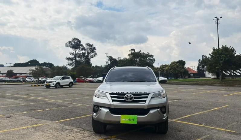 TOYOTA FORTUNER (2) 2.4L STREET TP 2400CC TD 4X2 EURO IV lleno