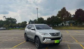 TOYOTA FORTUNER (2) 2.4L STREET TP 2400CC TD 4X2 EURO IV lleno