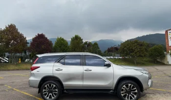 TOYOTA FORTUNER (2) 2.4L STREET TP 2400CC TD 4X2 EURO IV lleno