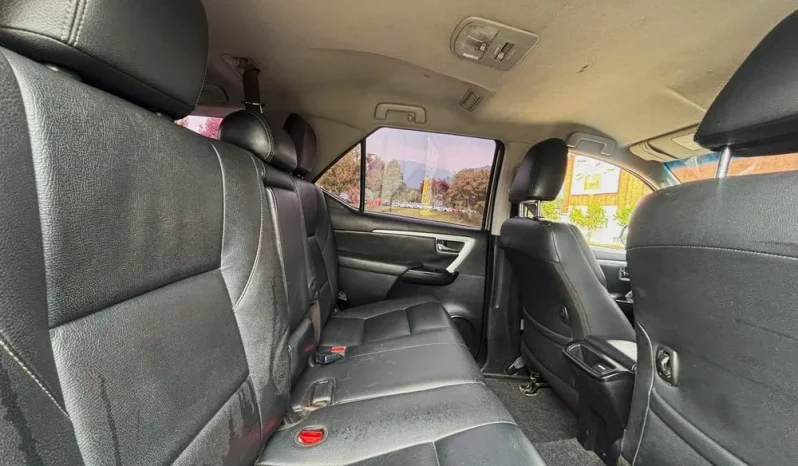 TOYOTA FORTUNER (2) 2.4L STREET TP 2400CC TD 4X2 EURO IV lleno