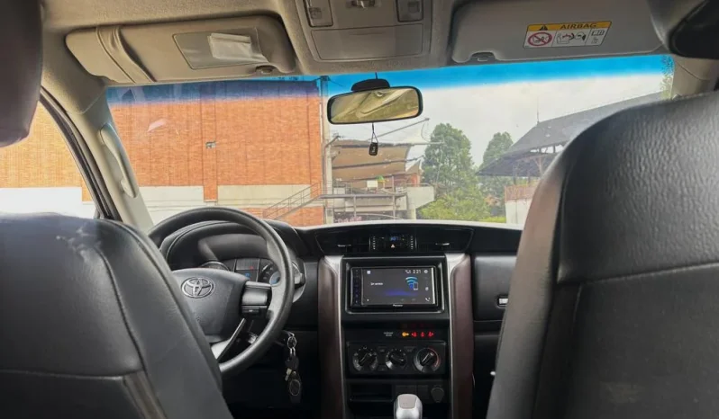 TOYOTA FORTUNER (2) 2.4L STREET TP 2400CC TD 4X2 EURO IV lleno