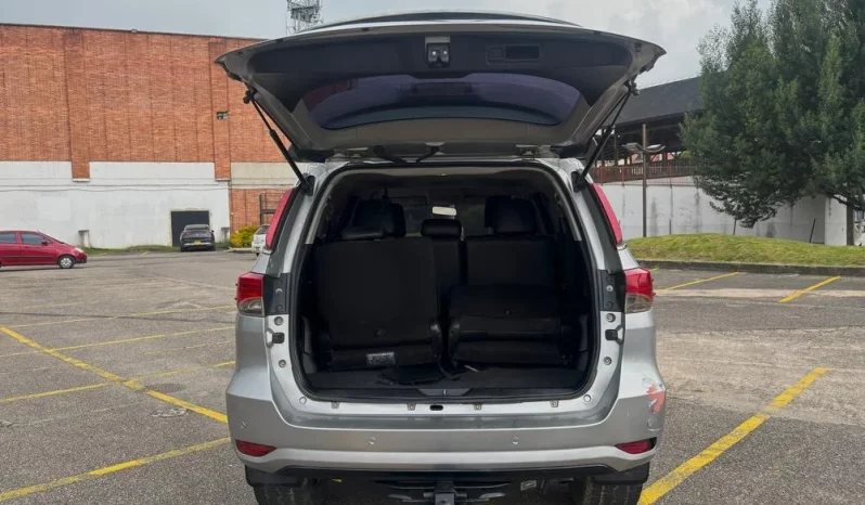 TOYOTA FORTUNER (2) 2.4L STREET TP 2400CC TD 4X2 EURO IV lleno