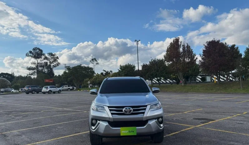 TOYOTA FORTUNER (2)2.7L STREETTP 2700CC 4X2 EURO IV lleno