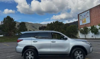 TOYOTA FORTUNER (2)2.7L STREETTP 2700CC 4X2 EURO IV lleno