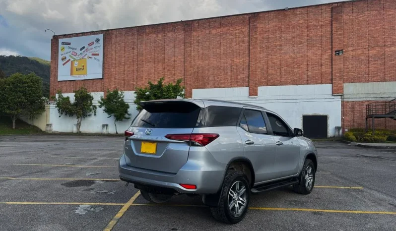 TOYOTA FORTUNER (2)2.7L STREETTP 2700CC 4X2 EURO IV lleno