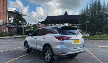 TOYOTA FORTUNER (2)2.7L STREETTP 2700CC 4X2 EURO IV lleno