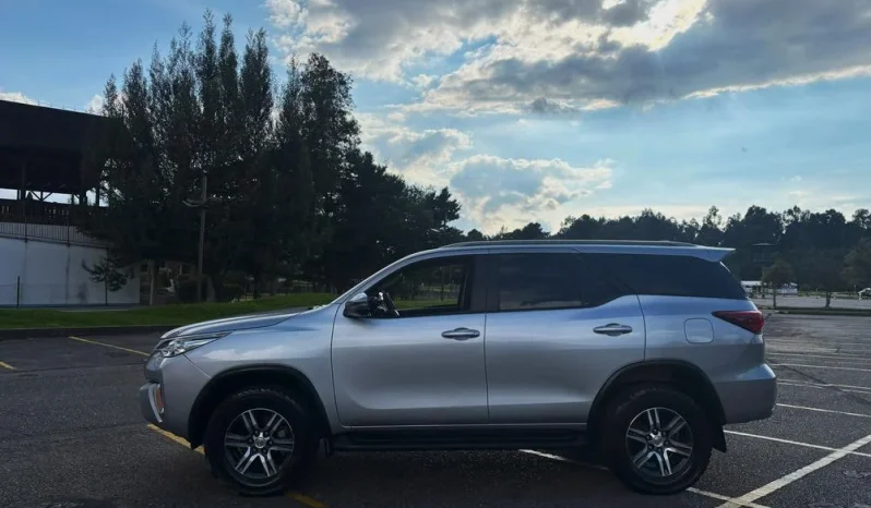 TOYOTA FORTUNER (2)2.7L STREETTP 2700CC 4X2 EURO IV lleno