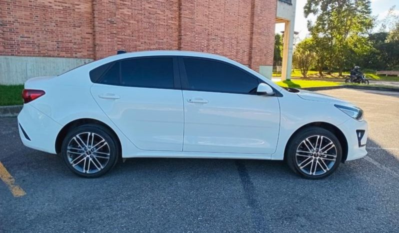 RIO VIBRANT (FL) MT 1400CC 4P R17 lleno