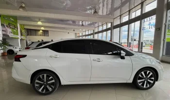 NISSAN VERSA (2) EXCLUSIVE AT 1600CC TC RIN 17 lleno