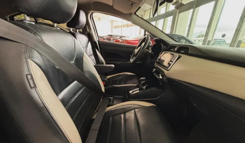 NISSAN VERSA (2) EXCLUSIVE AT 1600CC TC RIN 17 lleno