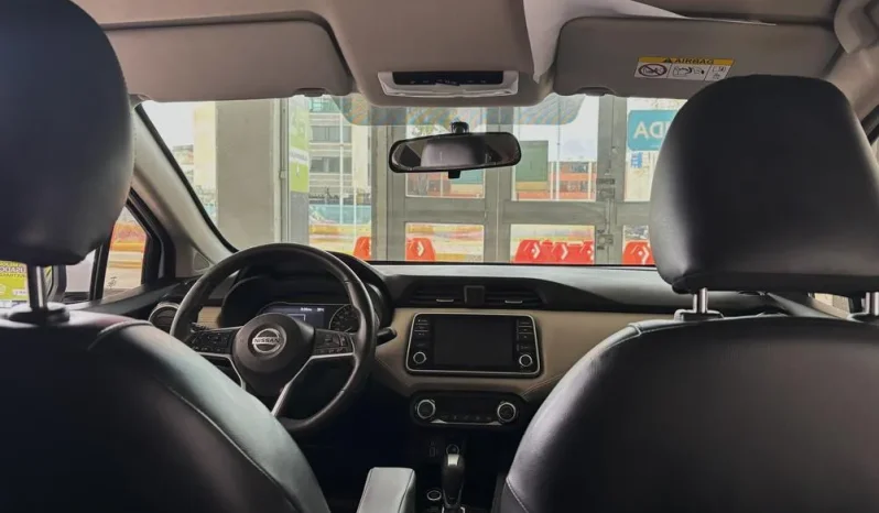 NISSAN VERSA (2) EXCLUSIVE AT 1600CC TC RIN 17 lleno