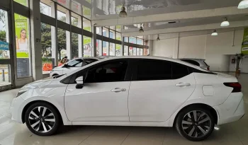 NISSAN VERSA (2) EXCLUSIVE AT 1600CC TC RIN 17 lleno