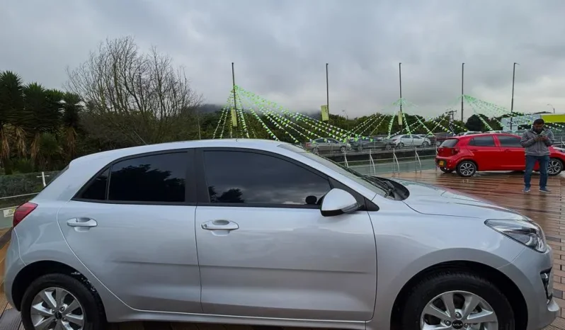 KIA RIO VIBRANT (FL) MT 1400CC 5P R17 lleno