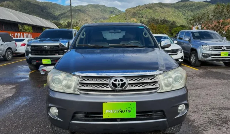 TOYOTA FORTUNER 2.7L AT 2700CC 4X2 lleno