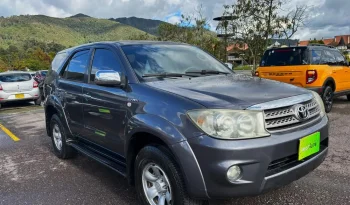 TOYOTA FORTUNER 2.7L AT 2700CC 4X2 lleno