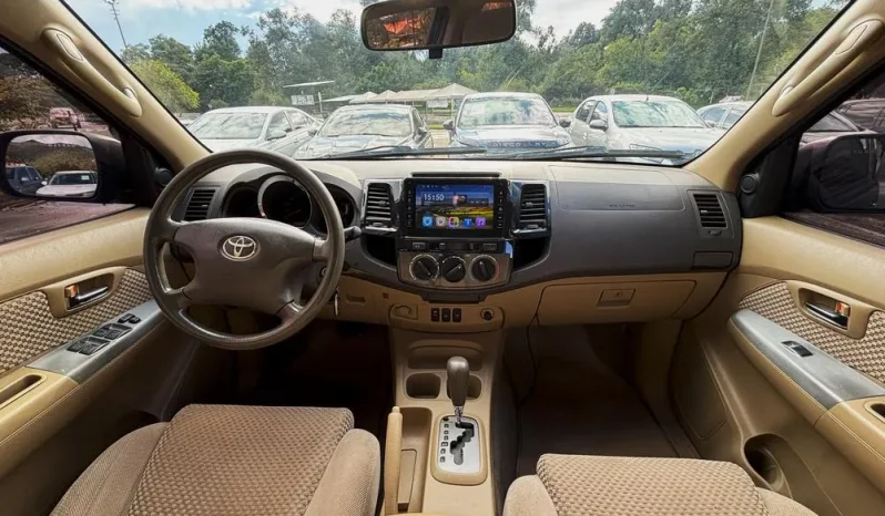 TOYOTA FORTUNER 2.7L AT 2700CC 4X2 lleno