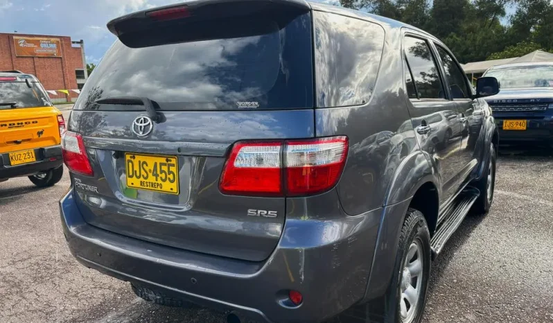 TOYOTA FORTUNER 2.7L AT 2700CC 4X2 lleno