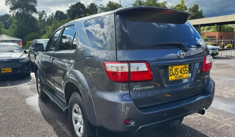 TOYOTA FORTUNER 2.7L AT 2700CC 4X2 lleno
