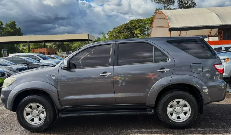 TOYOTA FORTUNER 2.7L AT 2700CC 4X2 lleno