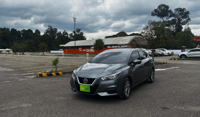 NISSAN NISSAN VERSA (2)SENSEAT 1600CC RIN 15 lleno