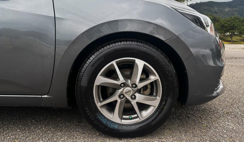 NISSAN NISSAN VERSA (2)SENSEAT 1600CC RIN 15 lleno