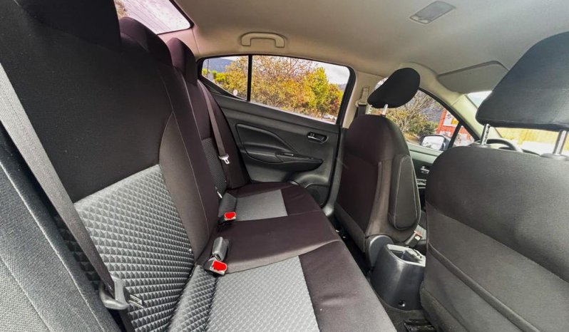 NISSAN NISSAN VERSA (2)SENSEAT 1600CC RIN 15 lleno