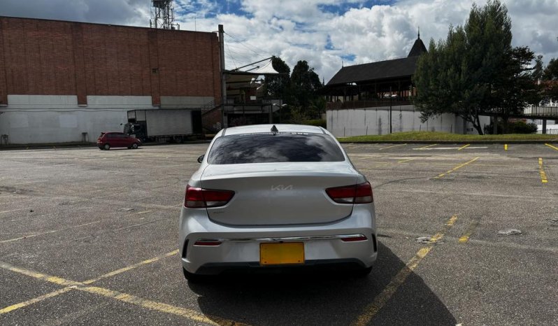 KIA RIO VIBRANT (FL) TP 1400CC 4P R17 lleno