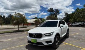 XC40 T4 FWD MOMENTUM TP 2000CC T CT CR