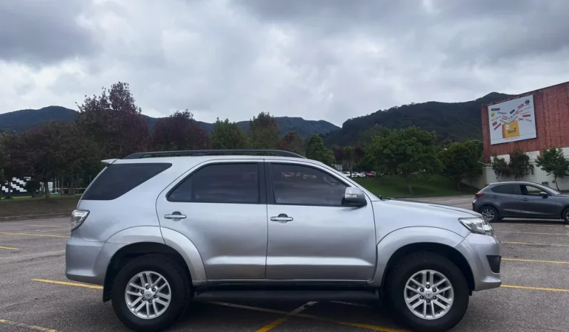 TOYOTA FORTUNER (FL) 2.7L MT 2700CC 4X2 lleno