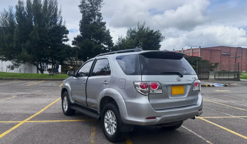 TOYOTA FORTUNER (FL) 2.7L MT 2700CC 4X2 lleno