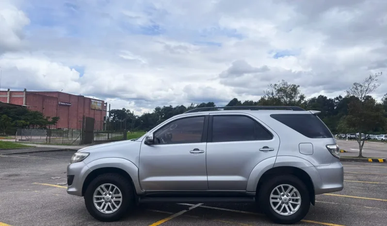 TOYOTA FORTUNER (FL) 2.7L MT 2700CC 4X2 lleno